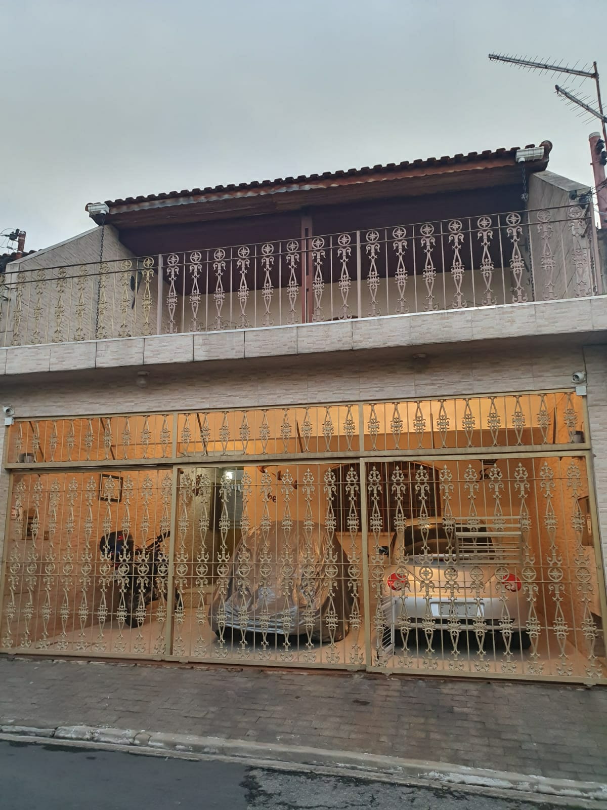 Casa de 4 quartos com quintal em Jardim Egle