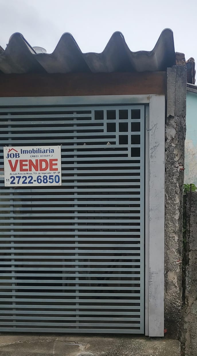 Casa de 2 quartos com quintal nos fundos em Jardim Tango