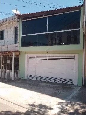 Casa de 4 quartos com quintal no Jardim Imperador