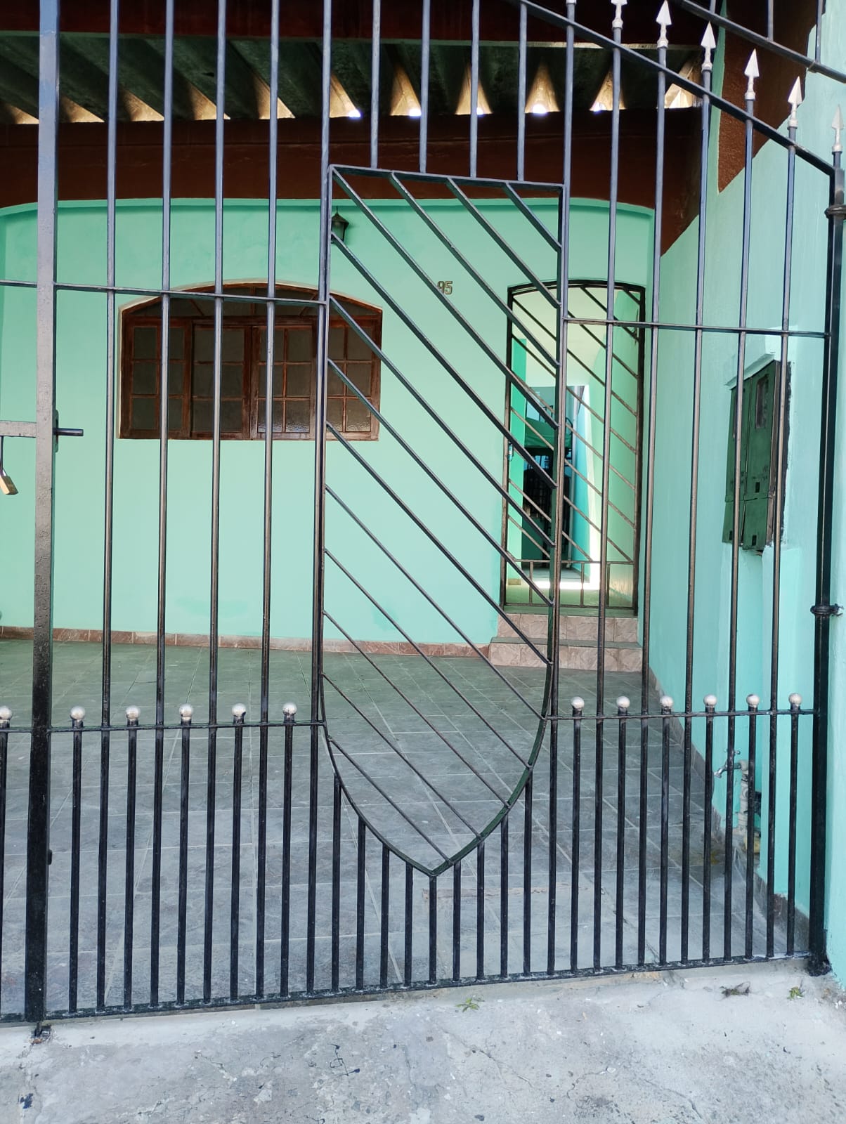 Casa de 2 quartos com quintal no Jardim São Gabriel